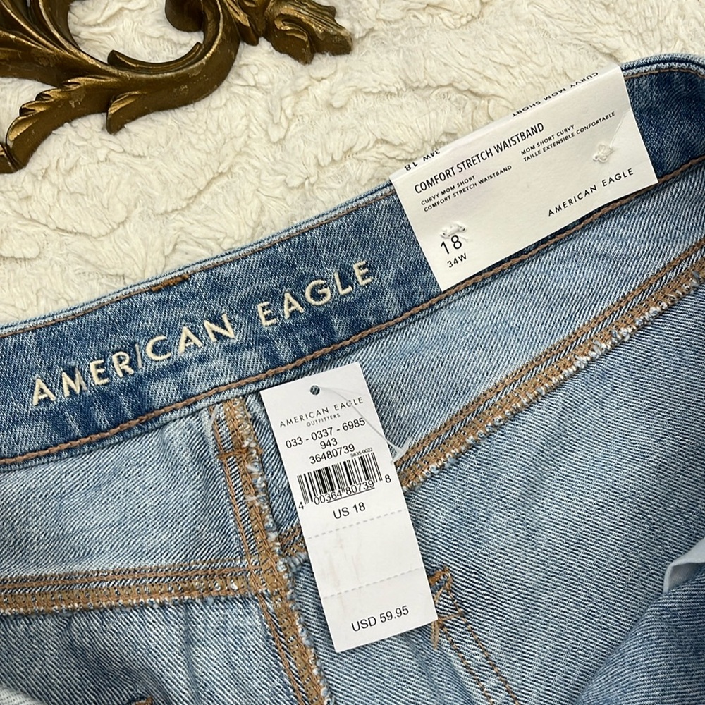 NWT American Eagle Curvy Mom Jean Shorts - Picture 3 of 5